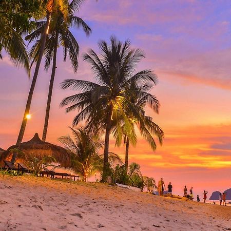 Sunset At Las Cabanas El Nido Dış mekan fotoğraf